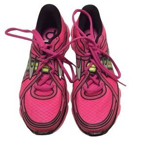 Brooks gym shoes pink